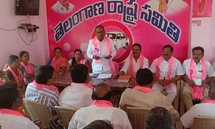 నెర్రెలు బారిన చోట జలసవ్వడి