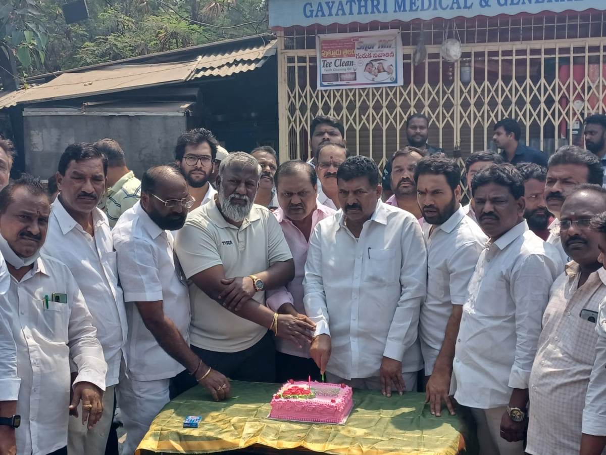 Mlc kavitha birthday | ఘనంగా ఎమ్మెల్సీ కల్వకుంట్ల కవిత జన్మదిన వేడుకలు