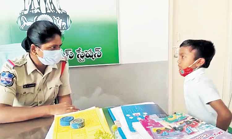 మేడం.. మా సారు కొడుతుండు!