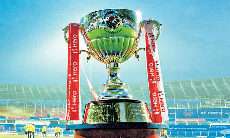 అభిమానులకు అనుమతి