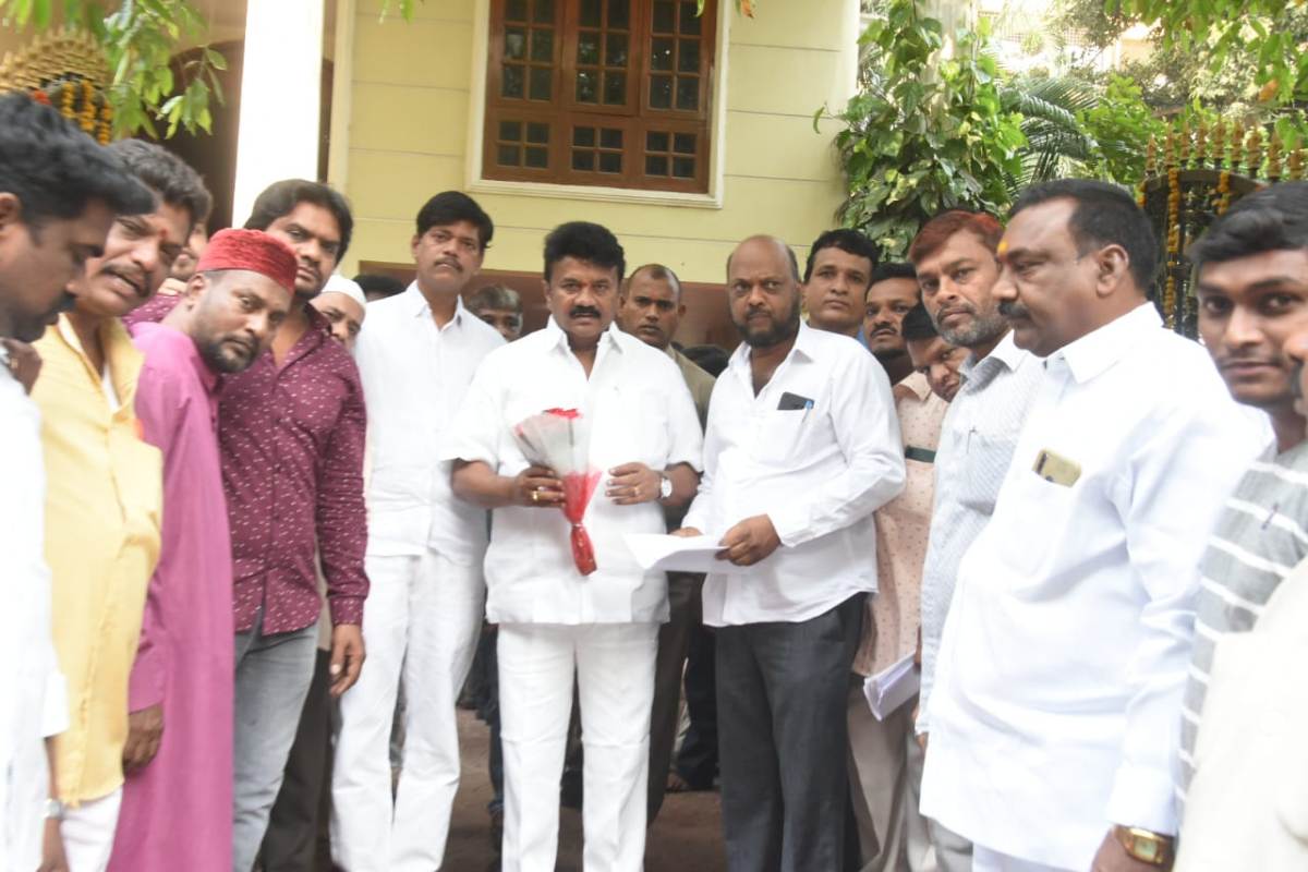 Drinking water | తాగునీటి సమస్యలపై మంత్రికి వినతి