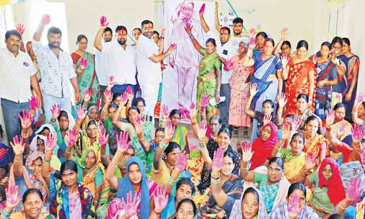 ముందే వచ్చిన హోలీ