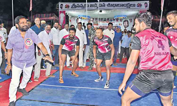 క్రీడలతో 2 శాతం ఉద్యోగావకాశాలు