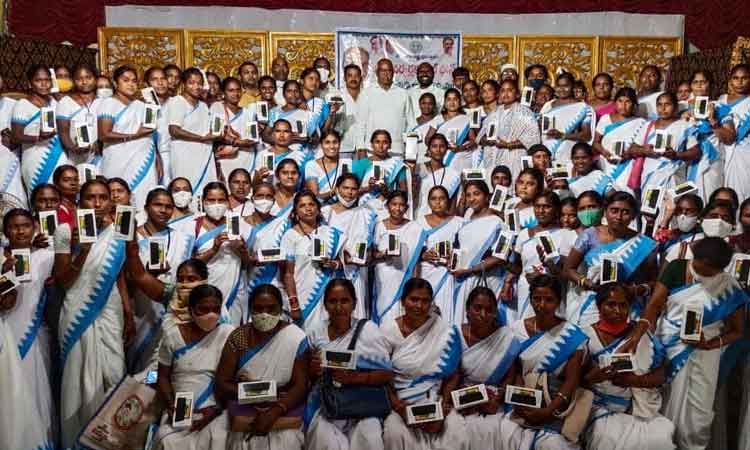 ఆశ కార్యకర్తలు.. స్మార్ట్‌ సేవలు