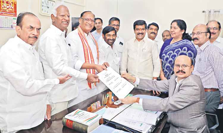 గుత్తా ఏకగ్రీవం