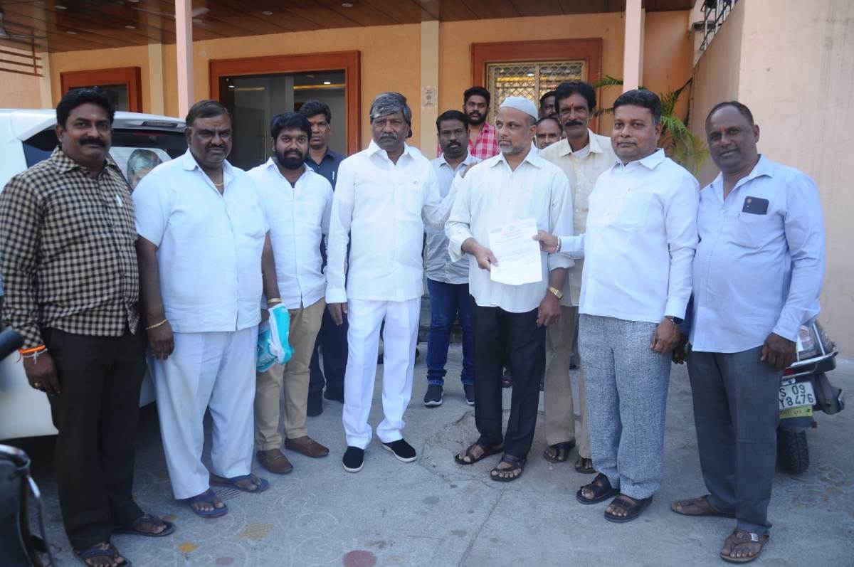 Cmrf loc | సీఎం రిలీఫ్‌ ఫండ్‌ ఎల్వోసీ అందజేత