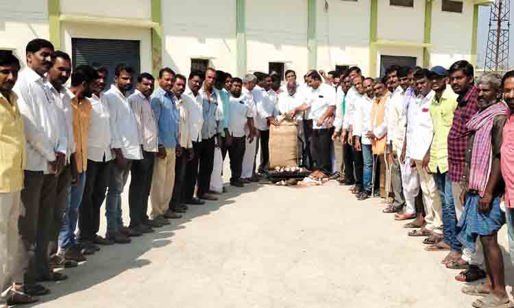 రైతుల ఆర్థికాభివృద్ధికి పంట కొనుగోళ్లు