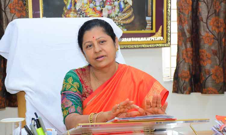 స్వయంభువుల దర్శనం గంటలోపే..