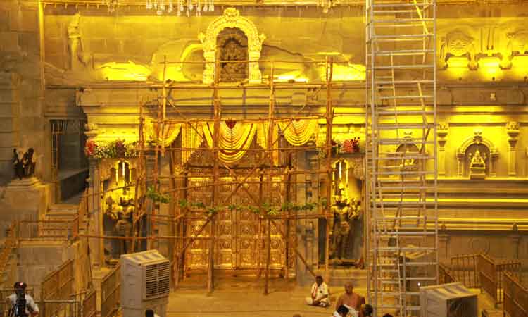 ప్రతిష్ఠామూర్తుల పంచామృతాధివాసం