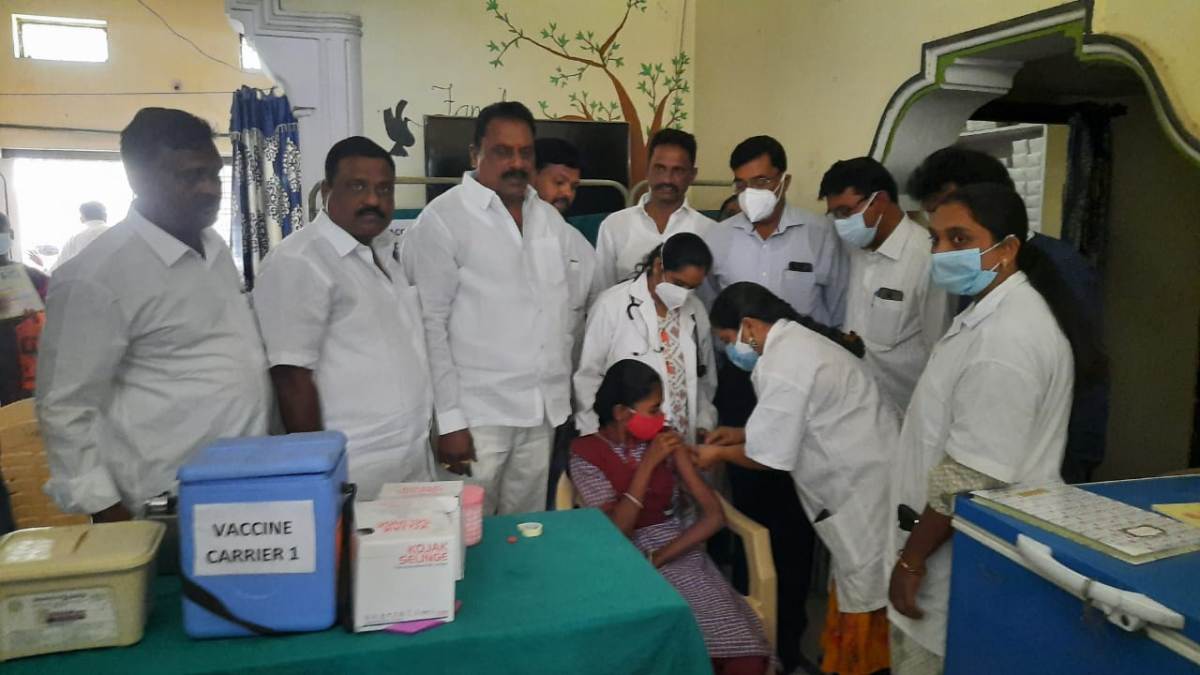 Children Vaccine | శివరాంపల్లిలో కరోనా వాక్సినేషన్‌ ప్రారంభించిన ఎమ్మెల్యే ప్రకాశ్‌గౌడ్‌