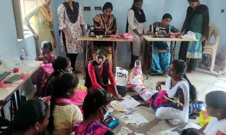 ఉచిత శిక్షణ.. భవితకు నిచ్చెన