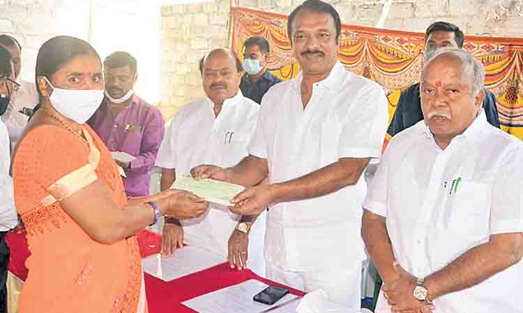 సీఎం కేసీఆర్ చలువతో పేదలపై తగ్గినభారం