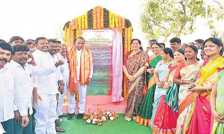 గిరిజన సంక్షేమానికి పెద్దపీట