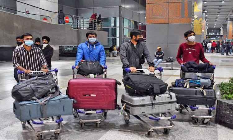 ఉక్రెయిన్‌ నుంచి విజయవాడకు చేరుకున్న 21 మంది ఏపీ విద్యార్థులు