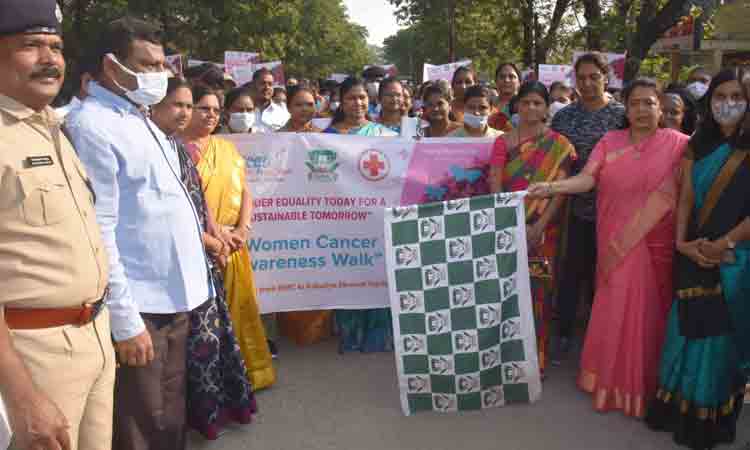 మహిళలు అన్ని రంగాల్లో పోటీపడాలి