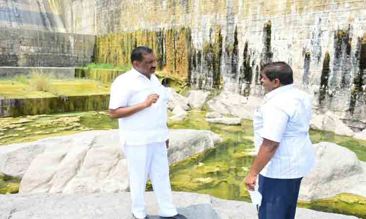 అభివృద్ధి పనుల్లో వేగం పెంచాలి