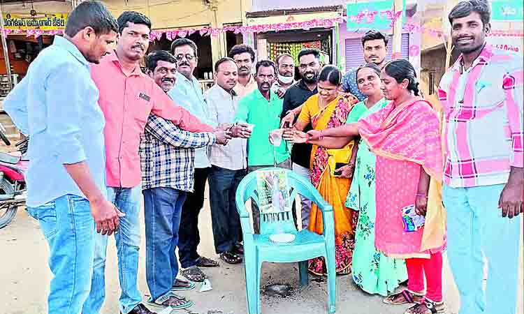 ఫీల్డ్‌ అసిస్టెంట్లకు తీపి కబురు..