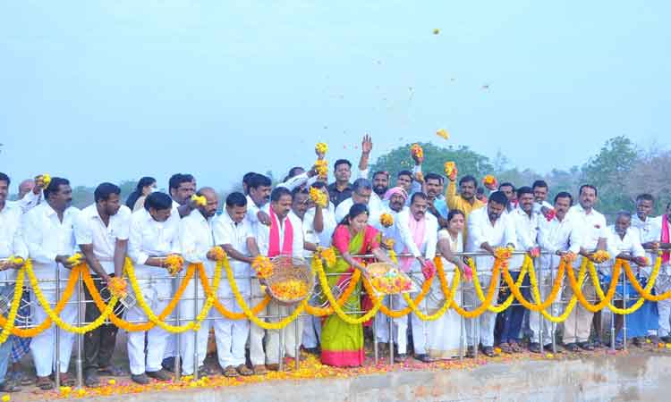 నృసింహ సన్నిధికి గోదావరి జలాలు