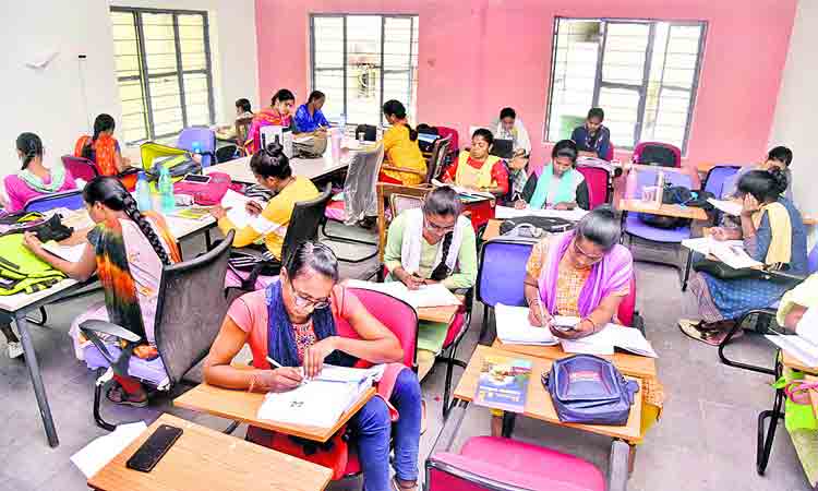 ఉద్యోగమే లక్ష్యంగా..