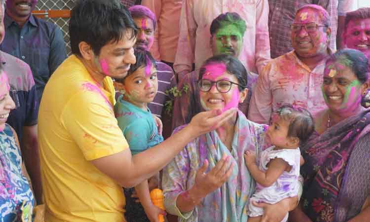 కలర్‌ఫుల్‌ జోష్‌