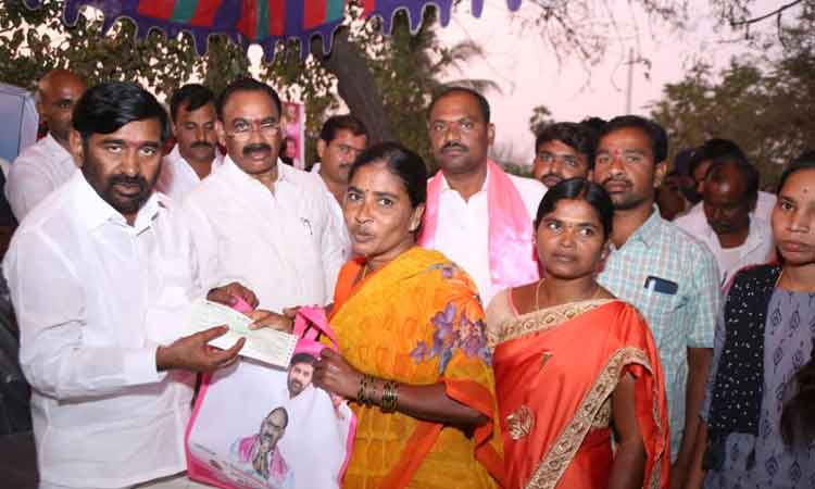 కరోనా సంక్షోభంలోనూ ఆగని సంక్షేమం