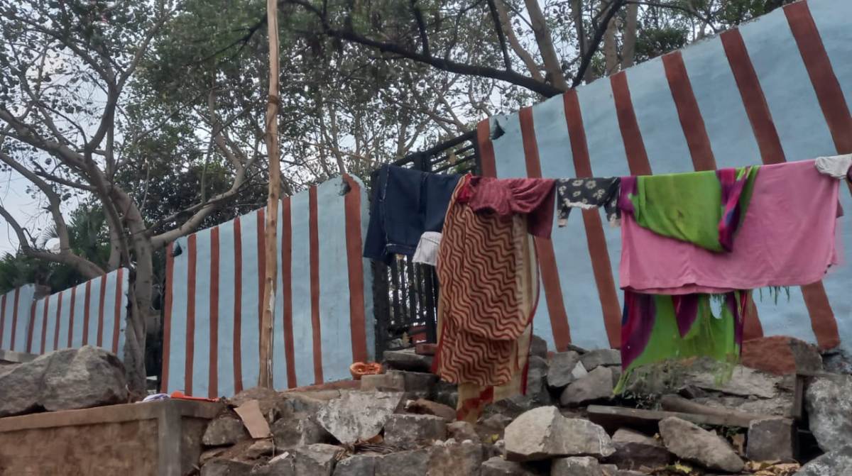 Illegal construction | రాత్రికి రాత్రే అక్రమంగా ప్రహరీ నిర్మాణం …కూల్చీవేయాల‌ని ఆదేశాలు