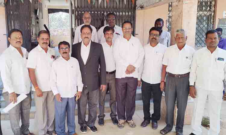 న్యాయవాదుల విధులు బహిష్కరణ