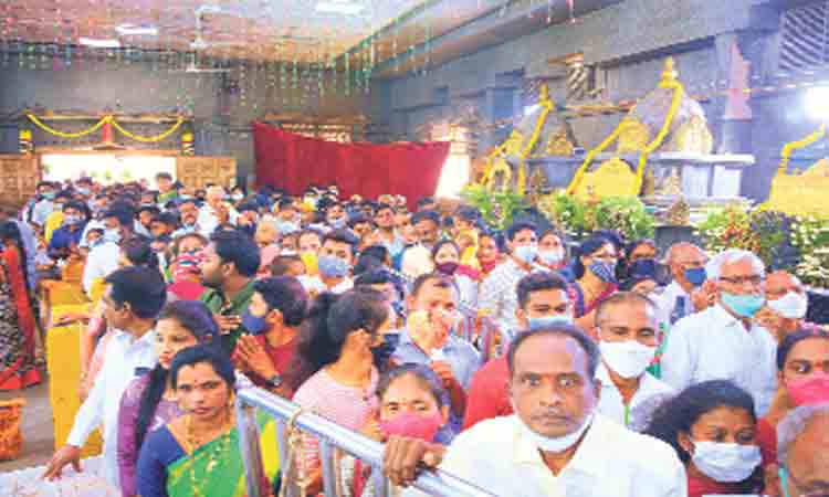 పోటెత్తిన భక్తజనం