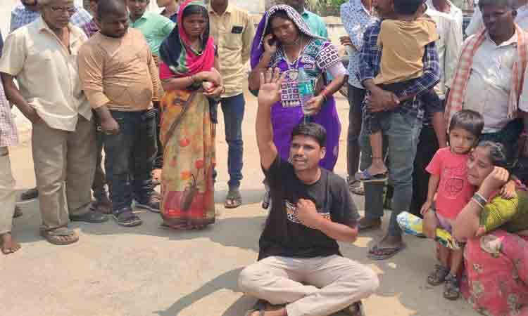 అచ్చంపేట పీఎస్‌ ఎదుట ఉద్రిక్తత