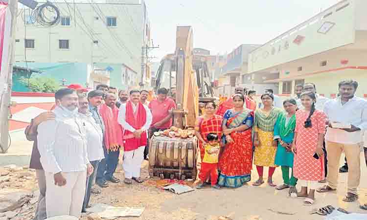 మౌలిక వసతుల కల్పనకు పెద్దపీట