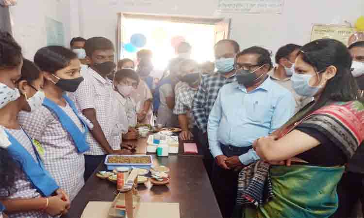 కొత్త ఆవిష్కరణల వైపు అడుగులు వేయాలి