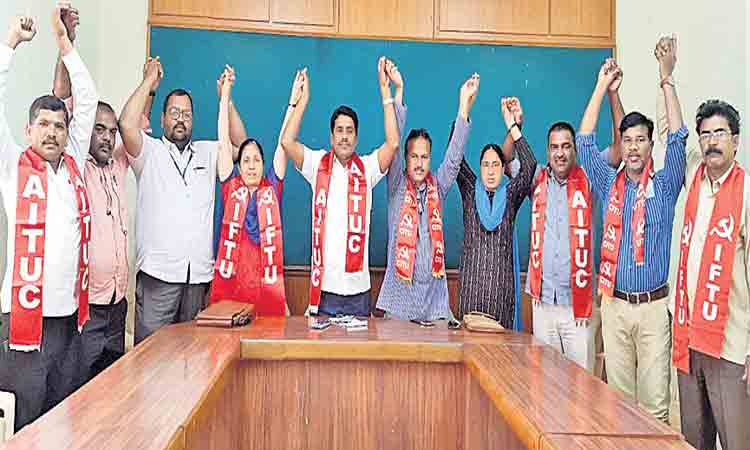 కార్మికుల సమస్యల పరిష్కారంలో కేంద్రం విఫలం