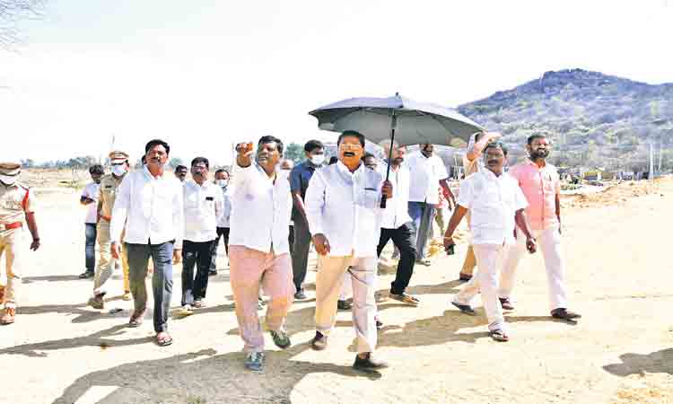 పల్లెలు కదలాలి.. ప్రగతిని ఆశీర్వదించాలి