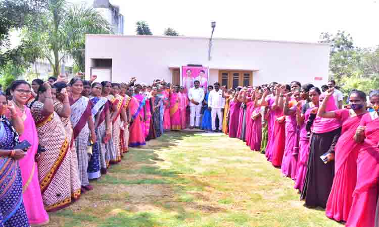 సర్కారుకు రక్ష..