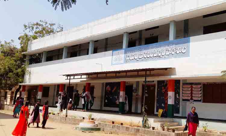 సర్కారు బడుల్లో వృత్తి విద్యా కోర్సులు