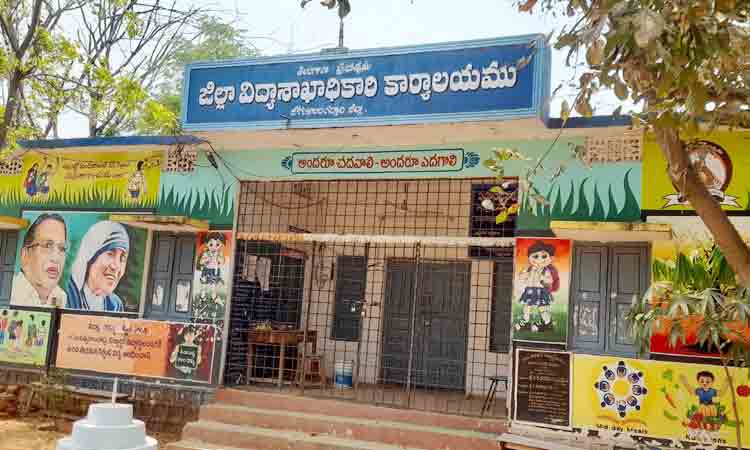 ఇంగ్లిష్‌ మీడియంపై ప్రత్యేక శిక్షణ