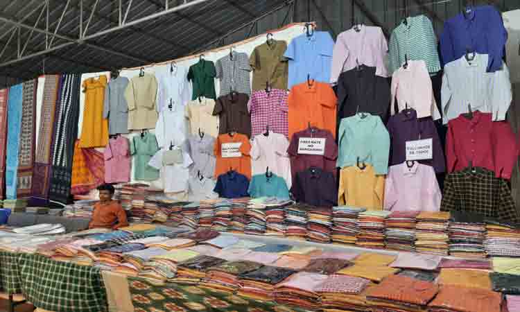 చేనేత వస్ర్తాలకు పెరుగుతున్న క్రేజ్‌