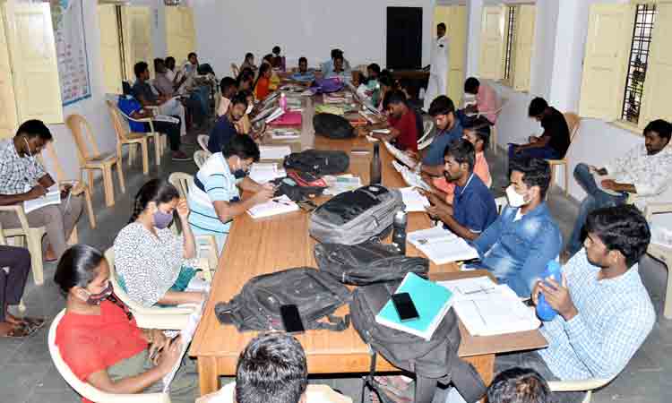 ఉద్యోగమే లక్ష్యంగా ప్రిపరేషన్‌లో నిరుద్యోగులు