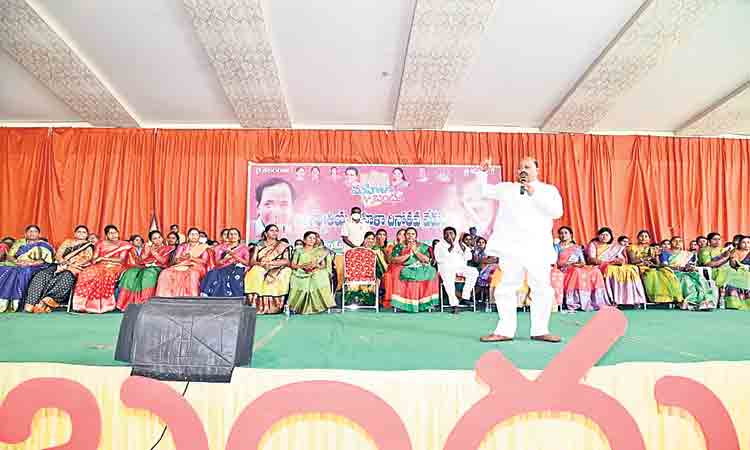 మహిళల సంక్షేమానికి కృషి