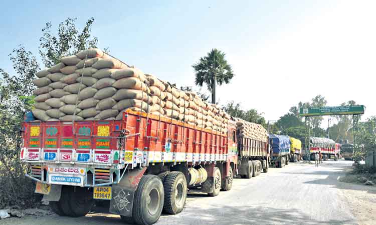 చేతులెత్తేసిన కేంద్రం..పండినదంతా కొనలేం