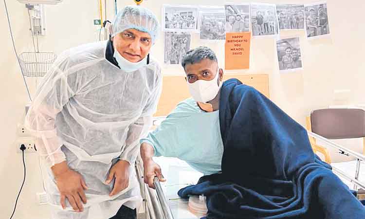 డేవిడ్‌కు అజర్‌ ఆపన్నహస్తం