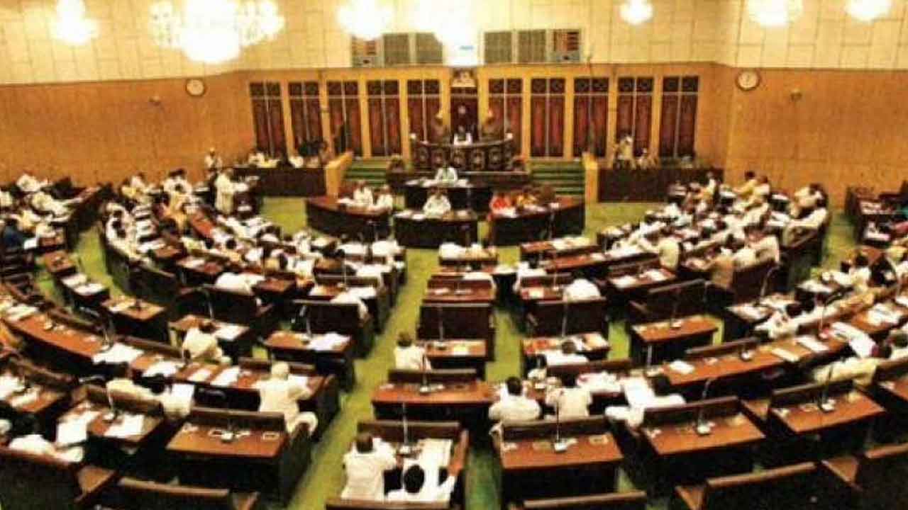 సారా మరణాలపై ఏపీ అసెంబ్లీలో టీడీపీ సభ్యుల ఆందోళన..