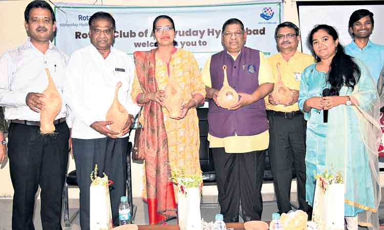 పిచ్చుకలను కాపాడుకుందాం