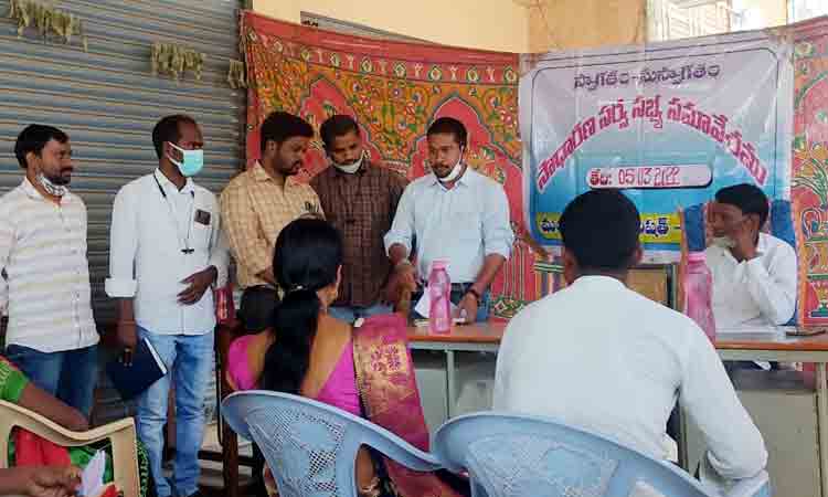 అధికారులు చిత్తశద్ధితో పని చేయాలి