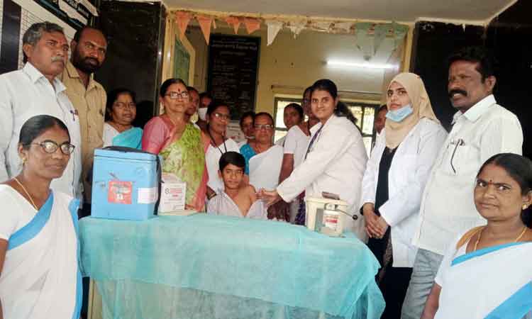 కరోనా కట్టడికి టీకా తప్పనిసరి