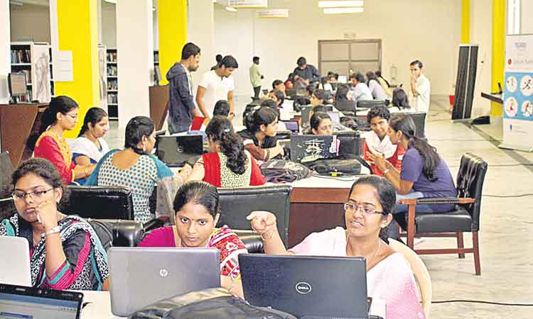 ఐటీలోనూ అతివలపై చిన్నచూపే