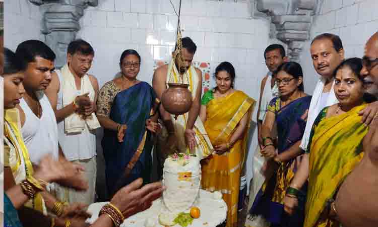 శివాలయాల వద్ద అన్నదానం