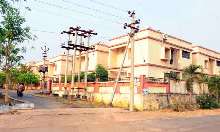 క్వార్టర్ల అద్దె చెల్లింపులో జాప్యం