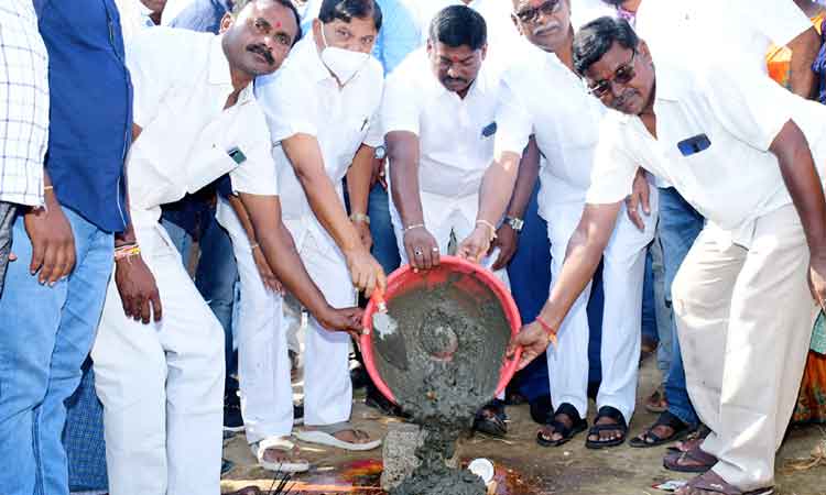 గ్రామాల సమగ్రాభివృద్ధికి సీఎం కేసీఆర్‌ కృషి