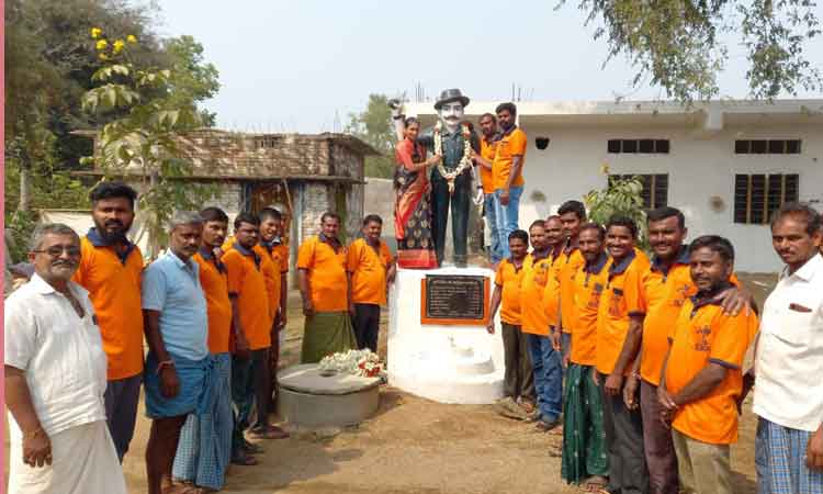 మహానేతలకు ఘన నివాళి